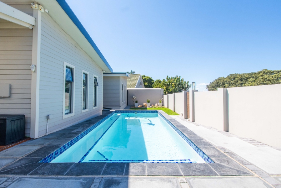 4 Bedroom Property for Sale in Mossel Bay Central Western Cape